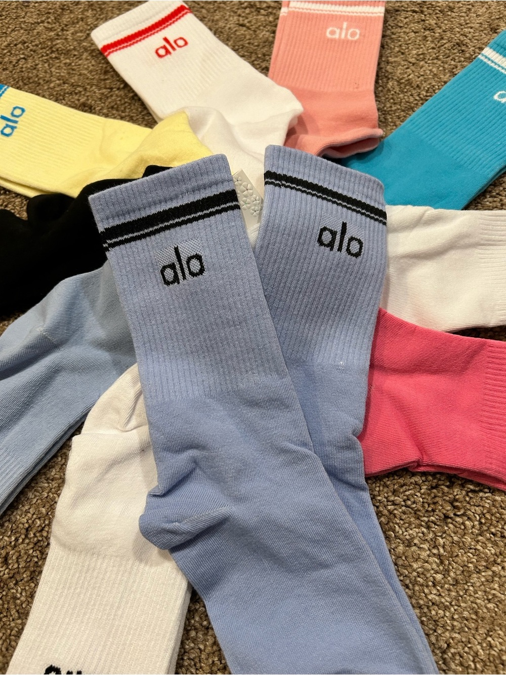 Fashion ALO Yoga Crew Socks - Choose 1 - Picture 4 of 4